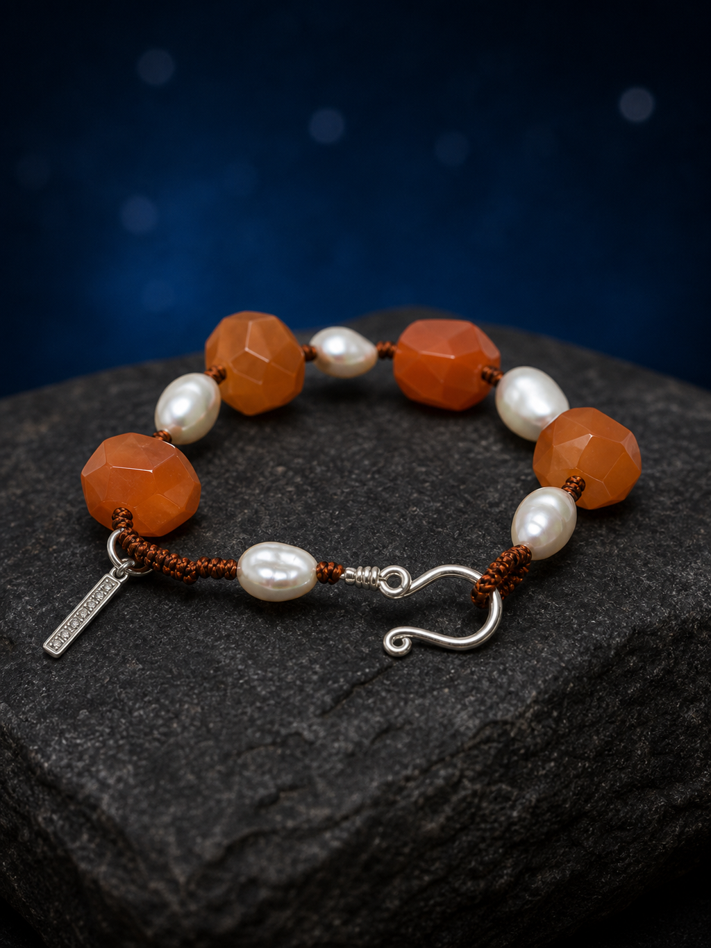 Amber Drift Agate Pearl Bracelet side or closure detail