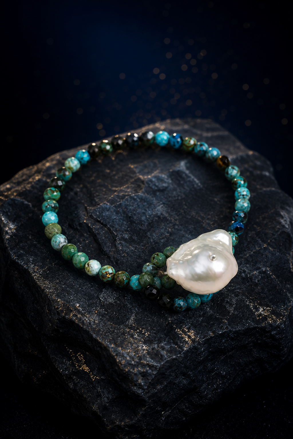 Forest Glow Pearl Bracelet side or closure detail