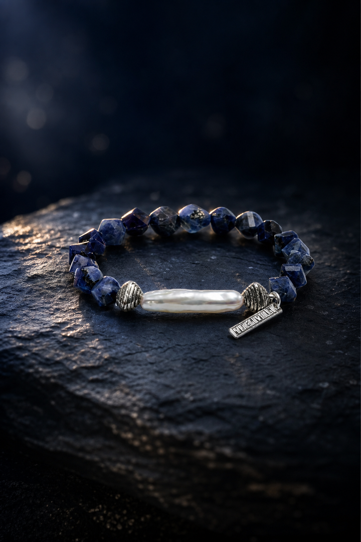 Ice Current Blue Pearl Bracelet side or closure detail