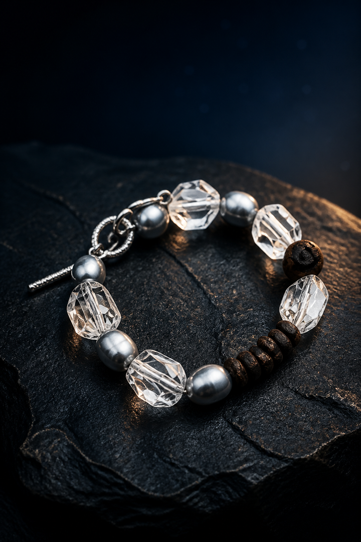 Stillwood Quartz Pearl Bracelet side or closure detail